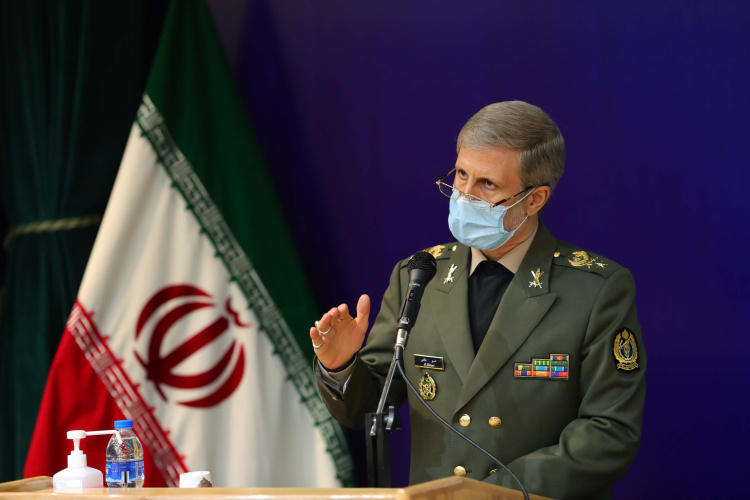 پژوهشگران باید آن کاری را که موجب غافلگیری دشمن میشود، وجهۀ همت قرار دهند