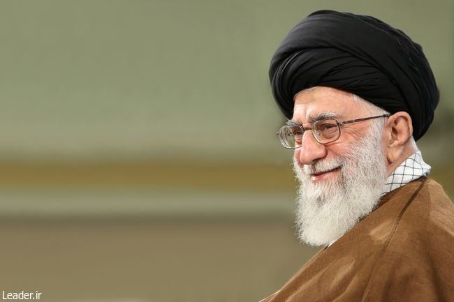 انقلاب نشان نقشآفرینی در مسائل اساسی را بر سینه جوانان برومند کشور نشاند