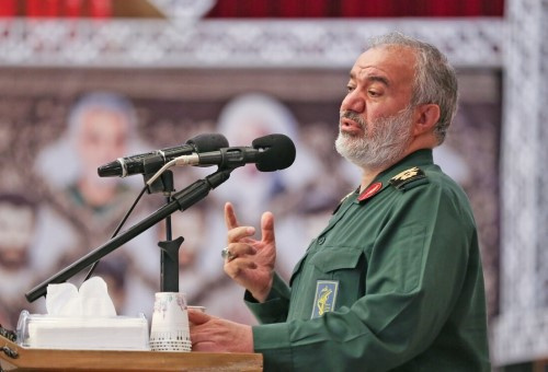 همۀ فرماندهان سپاه برای رفع مشکلات مردم همدل و همراه شدهاند