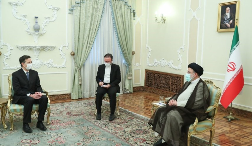 کشورهای اروپایی به گونهای عمل نکنند که آمریکا، اروپا را حوزۀ نفوذ خود بداند