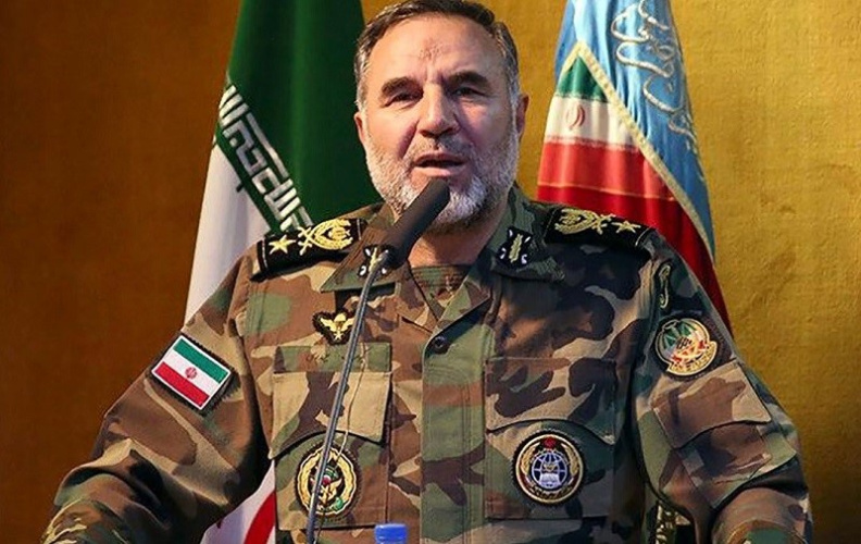 ارتش از حریم اسلام، قرآن و مرزهای کشور دفاع میکند