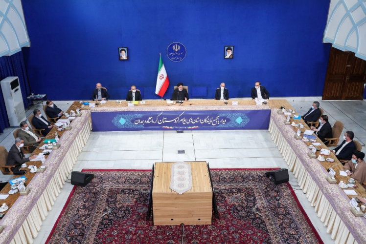 ارتباط با مجلس را از زمینههای مؤثر در پیشرفت امور میدانم