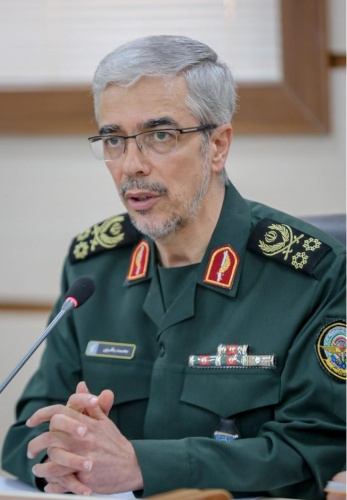 تقدیر سردار ریاست محترم ستادکل نیروهای مسلح از دست اندرکاران برگزاری همایش بین المللی هندسه نظم جدید جهانی