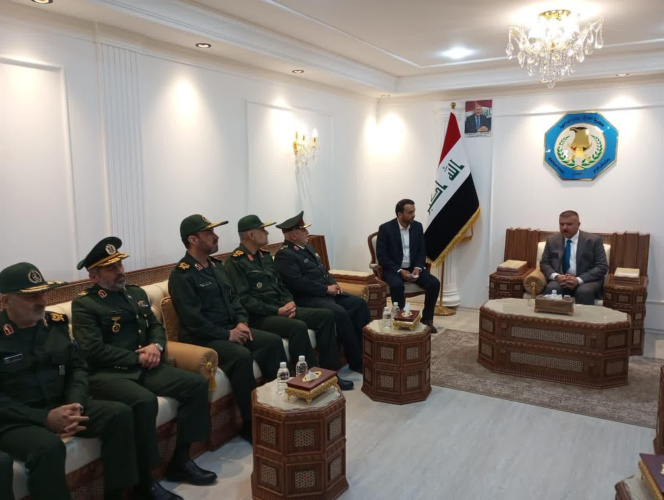 سرتیپ اسماعیل احمدی مقدم رئیس دانشگاه عالی دفاع ملی به دعوت وزیر کشور عراق در راس هئیتی عالی رتبه به آن کشور مسافرت کرده است