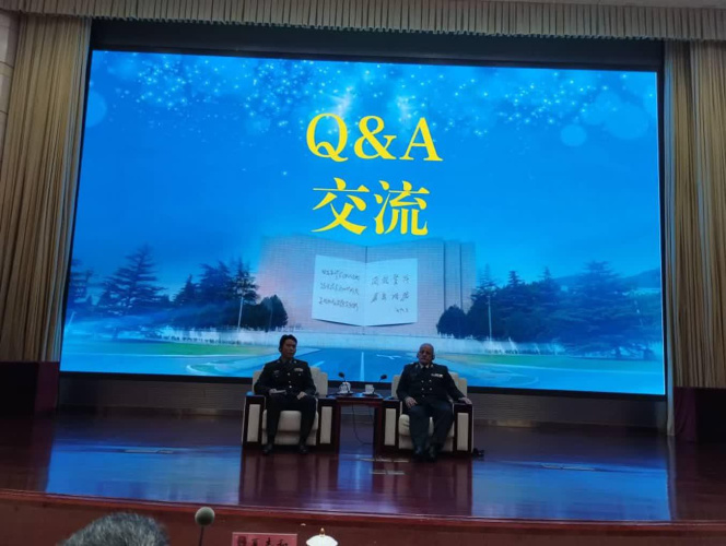 سخنرانی رییس دانشگاه عالی دفاع ملی ایران در چین با دانشجویان